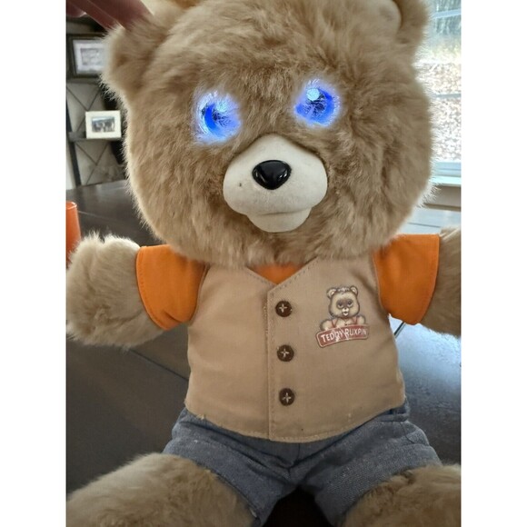 Teddy Ruxpin 2017 Official Return Animated Storytelling Bear Bluetooth LCD Eyes - Picture 2 of 7